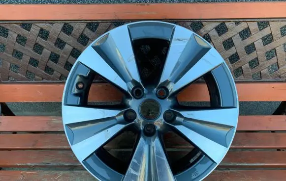 Nissan Pulsar R17 alloy rim 