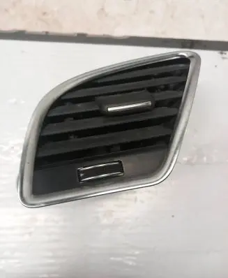 Audi A5 8T 8F Dashboard side air vent grill/cover trim 8T2820901F