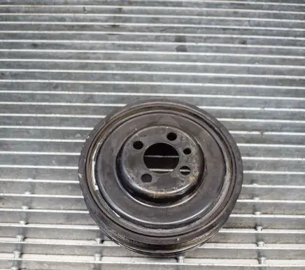 Volkswagen PASSAT B7 Crankshaft pulley 038105243M