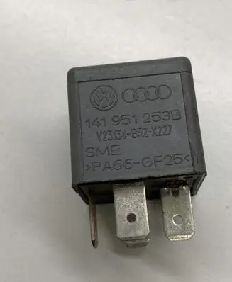 Volkswagen Transporter - Caravelle T5 Other relay 141951253B V2134B52X227