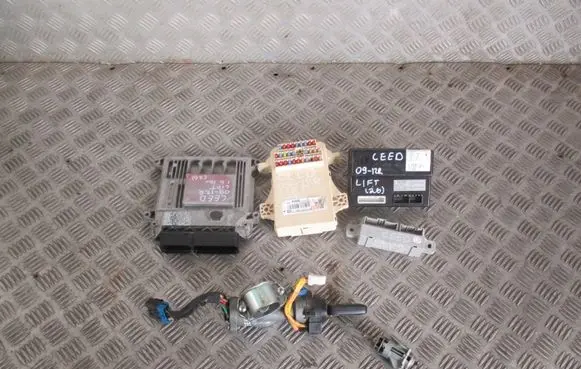 KIA Ceed Engine ECU kit and lock set 0261S05832 39119-2B040