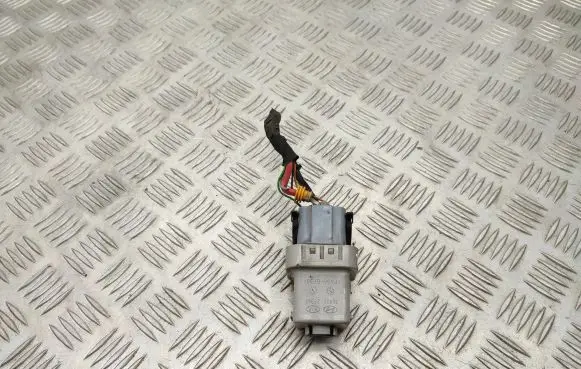 KIA Sportage Glow plug pre-heat relay 368332F360 368302F160