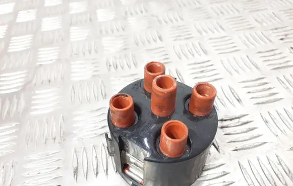Volkswagen Golf II Spark distributor cap 027905207