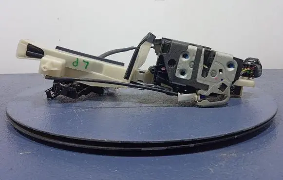 Ford Escape III Front door lock BF6A-F218113-AM