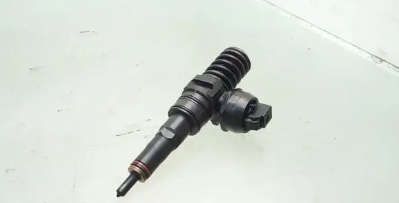Skoda Octavia Mk2 (1Z) Fuel injector 038130073AG 0414720215
