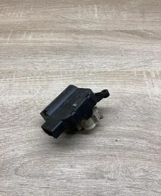 Volkswagen Touran I Air flap motor/actuator 1K0907511C 0132801336