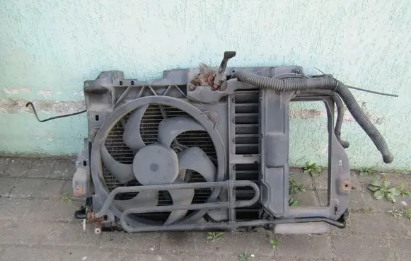Peugeot 407 Coolant radiator 