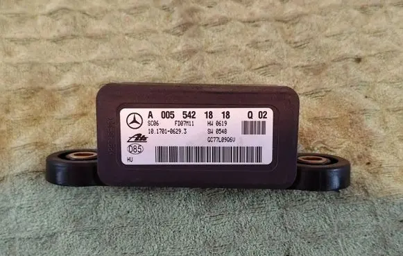 Mercedes-Benz C W204 ESP acceleration yaw rate sensor A0055421818 FD07M11 GC77L09Q6V