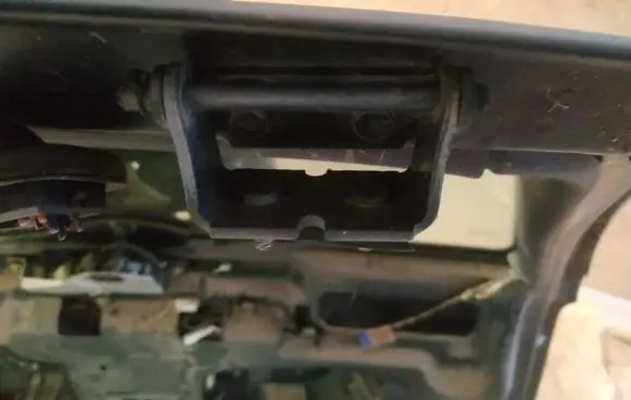 Ford Mondeo MK II Tailgate/trunk/boot hinge