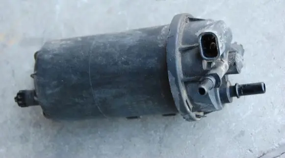 Renault Master III Fuel filter housing 8201102931