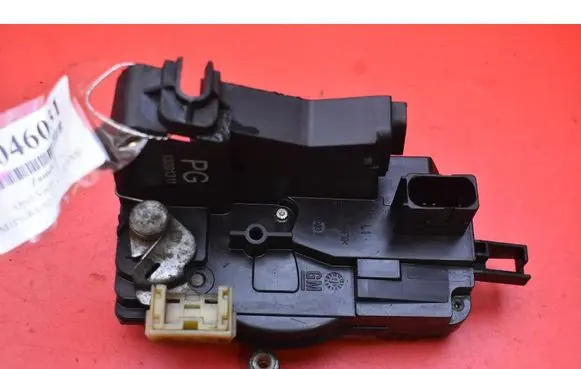 Opel Vectra C Front door lock 13201311PG