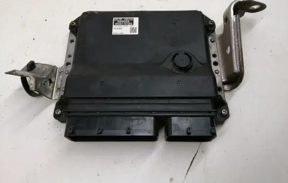 Toyota Prius (XW30) Engine control unit/module 8966147280 2753007393