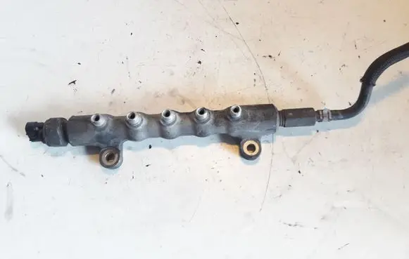 Toyota Avensis T250 Fuel main line pipe 6121
