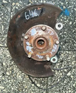 Toyota Prius (XW30) Front wheel hub