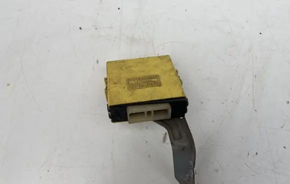 Toyota Corolla E110 Door control unit/module 8598020300