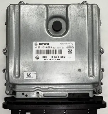 BMW 5 F10 F11 Engine control unit/module ECU 8573582 DDE8573582 0281019699
