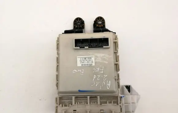 Toyota Avensis T270 Fuse box set 8273005140C