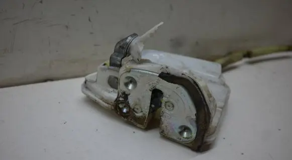 Mazda 6 Front door lock GS1D