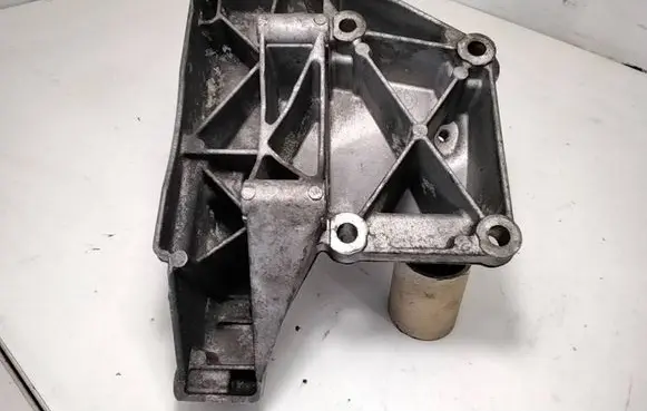 BMW 5 E39 A/C compressor mount bracket 6455