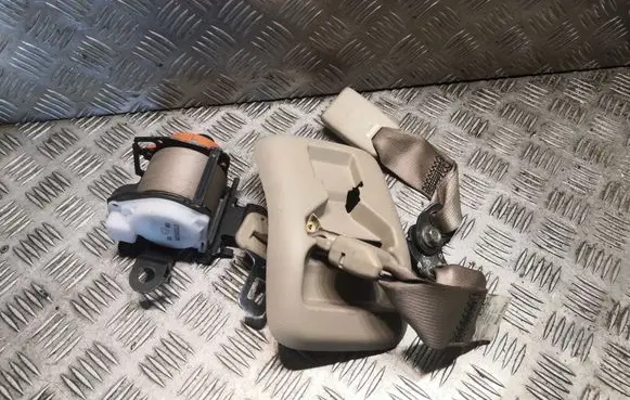 Middle seatbelt (rear)