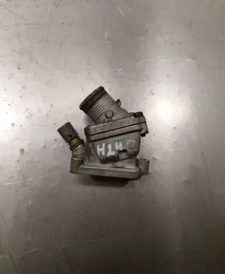 Volvo V70 Thermostat housing 30777475