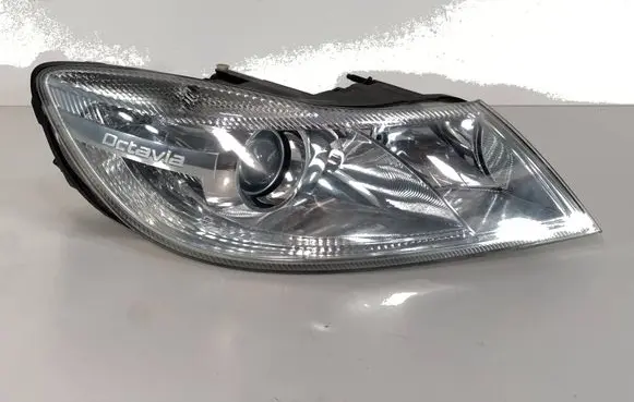 Skoda Octavia Mk2 (1Z) Headlight/headlamp