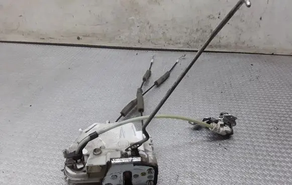 Honda FR-V Front door lock