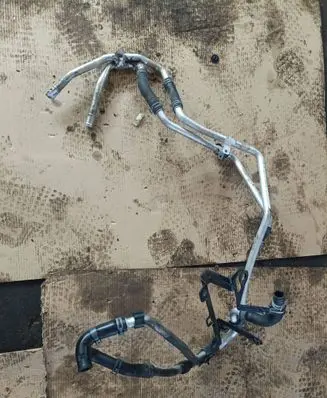 Coolant pipe/hose
