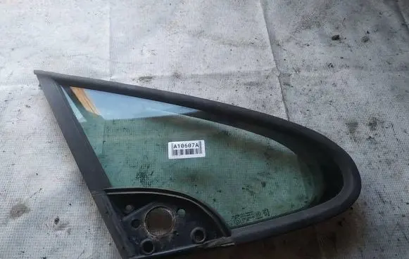 Peugeot 307 Front door vent window glass four-door AS2