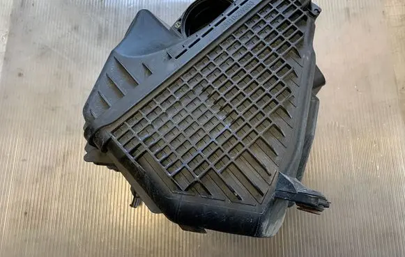 Hyundai Santa Fe Air filter box 281102W300