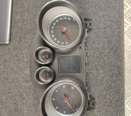 Opel Zafira C Speedometer (instrument cluster) 13433805 600775881