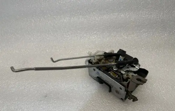 Audi A8 S8 D2 4D Front door lock 8D1837015F