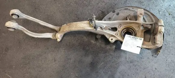 Audi Q7 4M Front wheel hub spindle knuckle 4M0407559