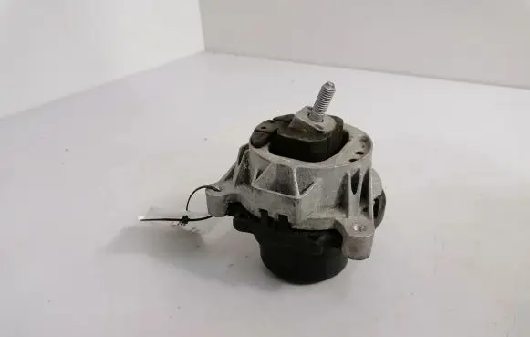 BMW 4 F32 F33 Engine mount bracket 6787663
