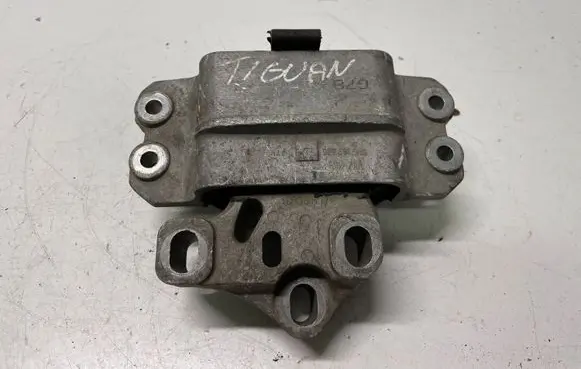 Volkswagen Tiguan Engine mount bracket 5N0199555