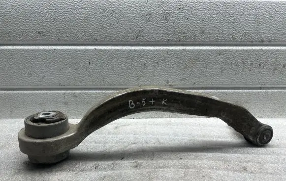 Volkswagen PASSAT B5 Front lower control arm/wishbone