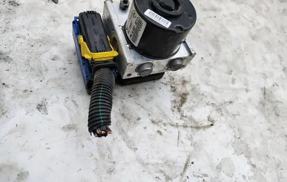 Renault Twingo II ABS Pump 8201065089