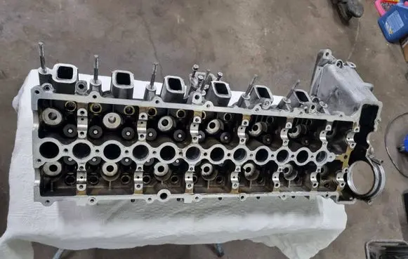 BMW X3 E83 Engine head 7792753