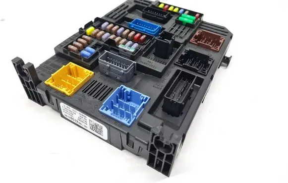 Opel Crossland X Fuse module 9819851280