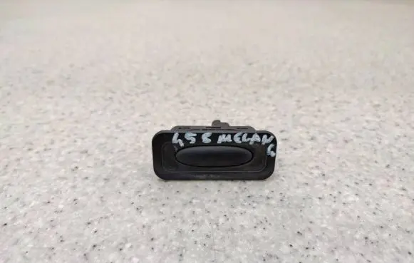 Renault Megane II Tailgate/boot open switch button 8200076250
