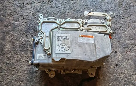 Toyota Yaris Voltage converter inverter G920052033
