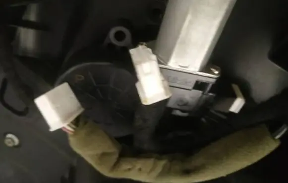 Mazda CX-5 Front door window regulator motor