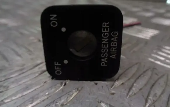 Toyota Yaris Passenger airbag on/off switch 