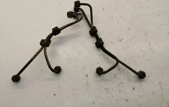 Fuel injector supply line/pipe