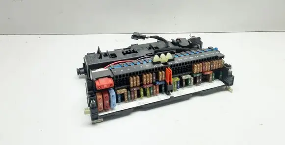 BMW X3 E83 Fuse module 8364542