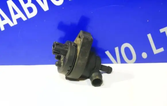 Engine mount vacuum valve