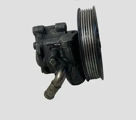 Volkswagen Touareg I Power steering pump 059145255C