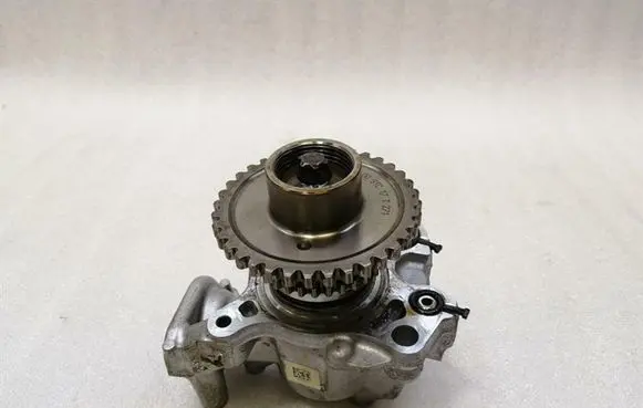 Mercedes-Benz S W222 Oil pump A2560702500