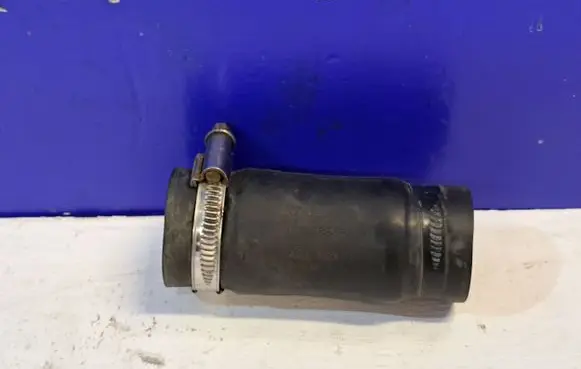 Volvo XC90 Fuel main line pipe 31478586