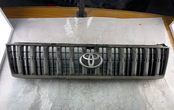 Toyota Land Cruiser (HDJ90) Front bumper upper radiator grill 5310060100